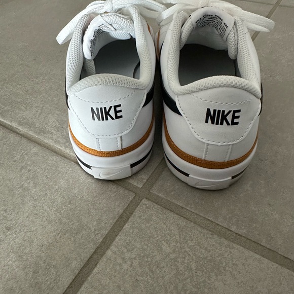 Nike Court Legacy — 6Y, or women’s 7.5 - Picture 4 of 8